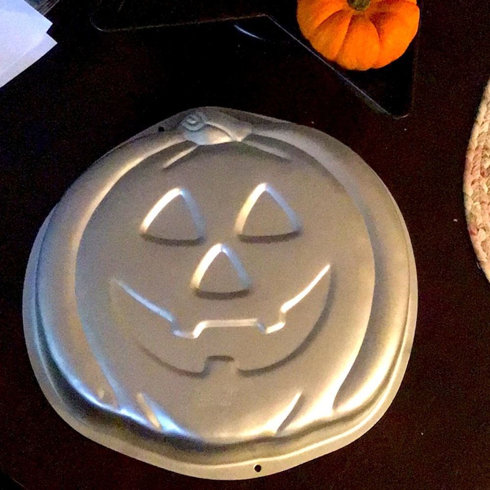 Wilton Jack-O-Lantern Pumpkin Halloween Cake Pan